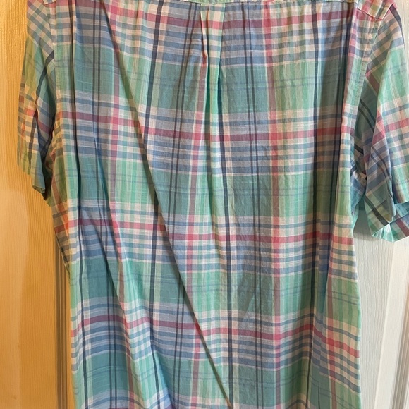 Vineyard Vines button down short sleeve shirt - Picture 3 of 3